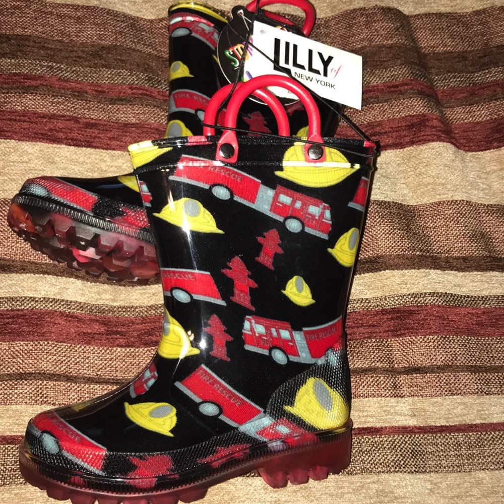 FLASH SALE  TODAY ONLY TODDLER LIGHT UP RAINBOOTS!